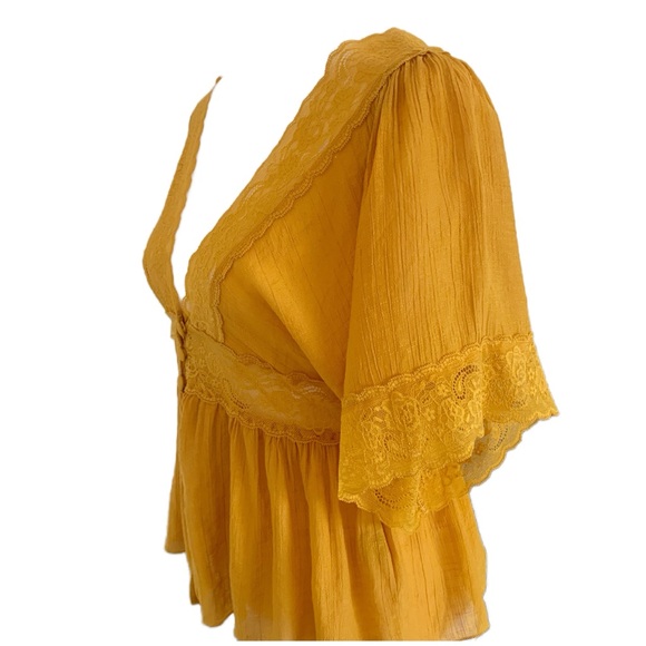 American Flirt Cropped Lace Blouse Size Medium - Picture 2 of 7